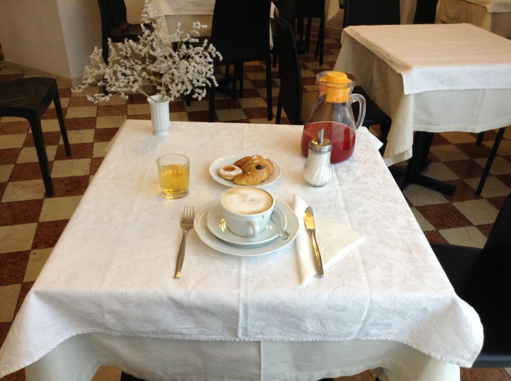 Albergo Giugni Prato  Zewnętrze zdjęcie
